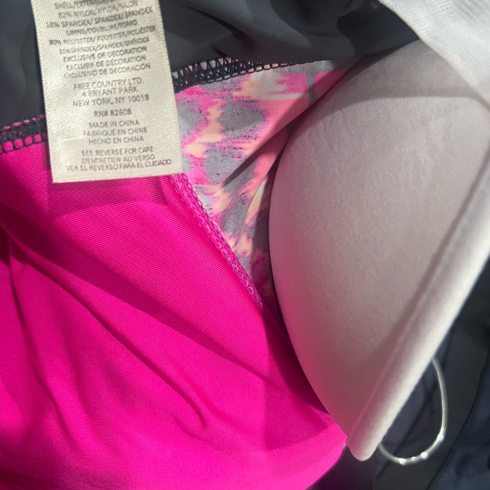 Free Country Pink and Black Patterned Tankini Size: Large - Picture 5 of 6